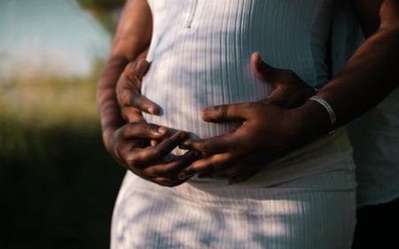 Maternity photo celebrating pregnancy via donor egg IVF